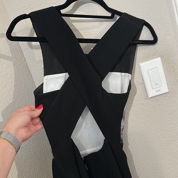 BCBG COCKTAIL DRESS - Picture 4 of 5